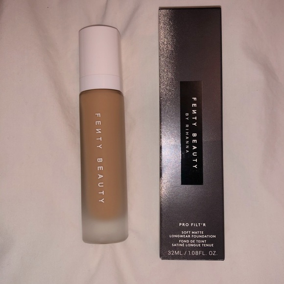 FENTY BEAUTY Pro Filt’r Soft Matte Foundation - Picture 1 of 5